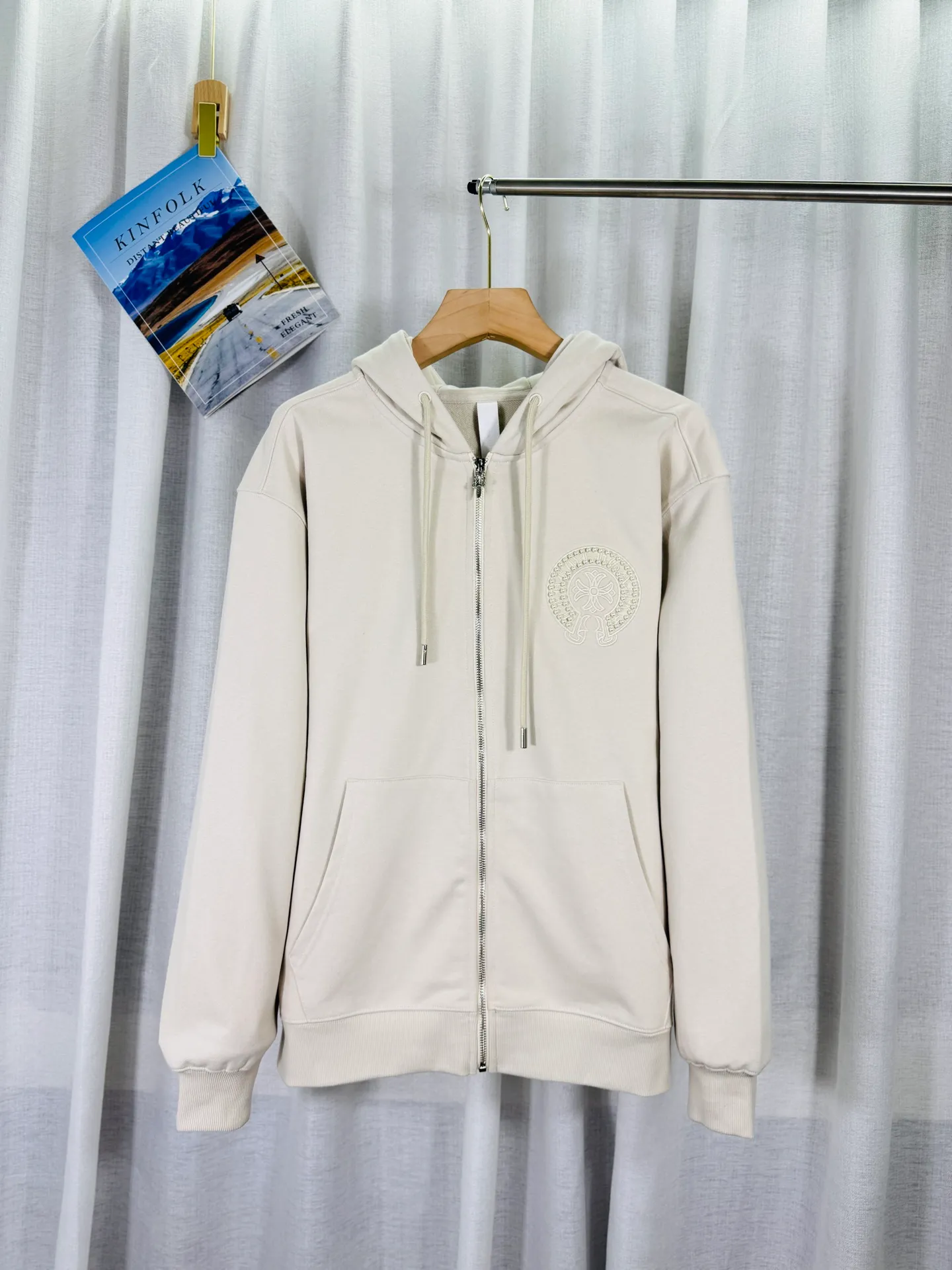 P350 top version, real shot without P, ​​different from market currency) 𝗖𝗵𝗿𝗼𝗺𝗲 𝗛𝗲𝗮𝗿𝘁𝘀/Cro Heart 2025 washed and burned flower patch embroidered autumn and winter new original single counter American hollow patch 3D couple casual cardigan sweatshirt 👑The highest version! Customized fabric 480g tripe terry fabric! American acid-washed and distressed original fabric, laser burning + leather embroidery, exquisite embroidery of letters! The best-selling model in the counter, very comfortable to wear. Accessories: original molded and authenticated collar label➕100% silk wash label. Genuine purchase-grade original hangtag➕matching hanging rope➕3D hanging beads➕original packaging bag. Craftsmanship: The original version has consistent wiring! The highest version of the armhole matching technique! Color: Black Apricot Size: S M L XL Style Number: 25-370